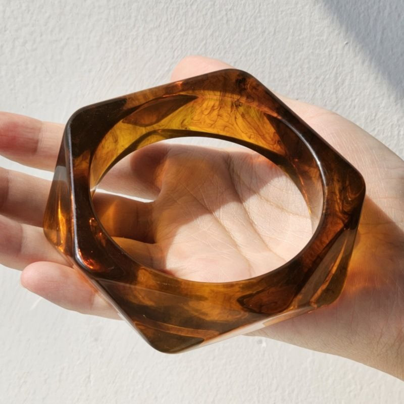 Браслет жесткий массивный с имитацией панциря черепахи CJN37361