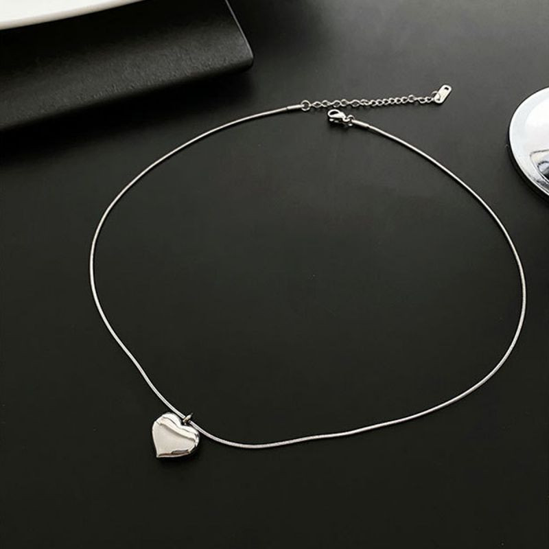 Серебристое колье с сердцем и цепочкой в виде сердца CJX69894