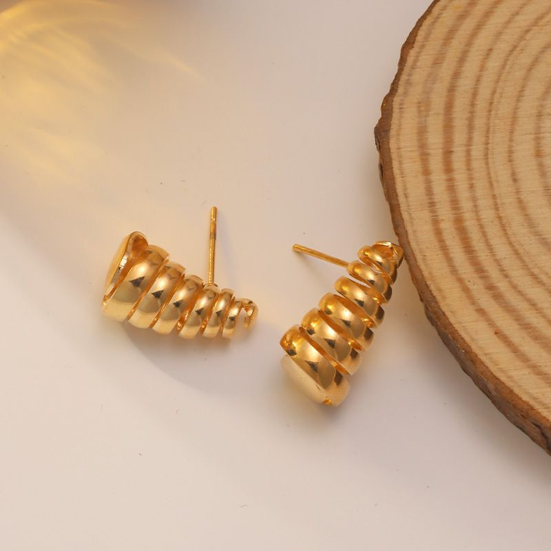 Стильные серьги-пусеты Золотистые ракушки в стиле ретро CJH38239