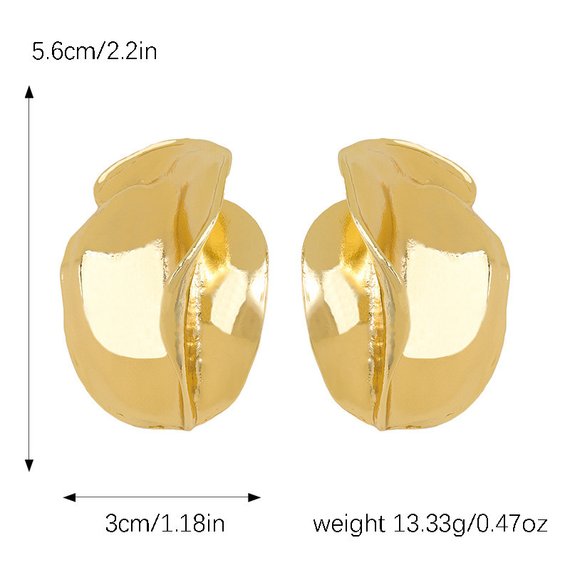Объемные серьги-пусеты Золотистые лепестки в стиле модерн CJD85716