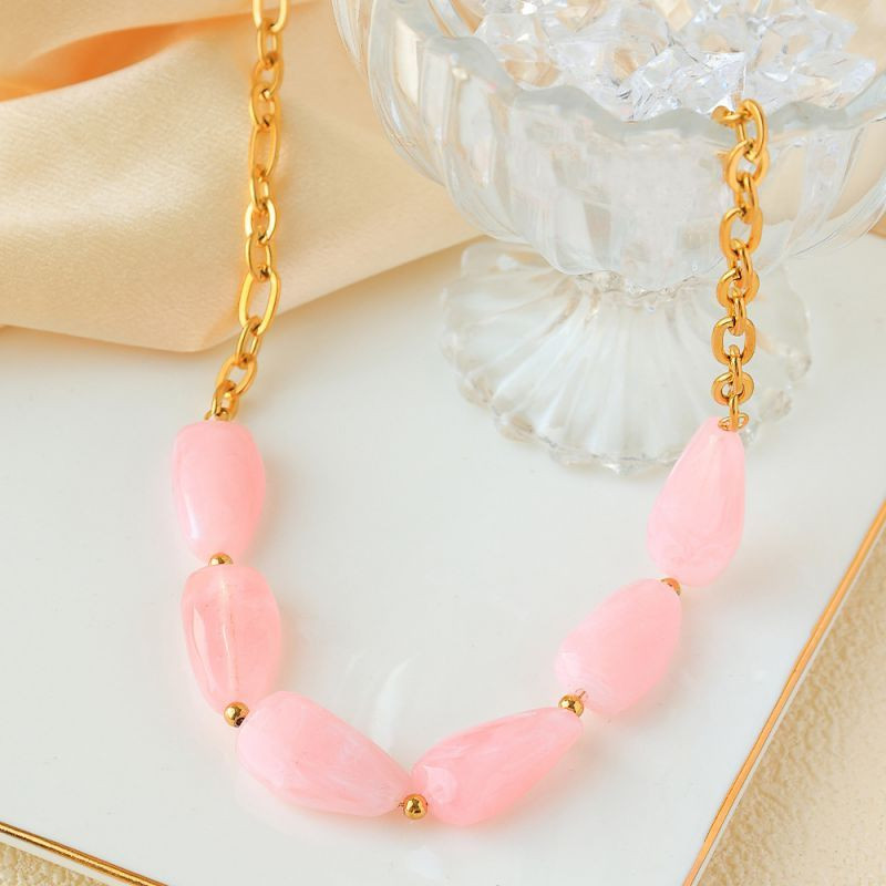 Колье из крупных нежно-розовых камней в золотистой оправе CJP93451 Колье из крупных нежно-розовых камней в золотистой оправе CJP93451