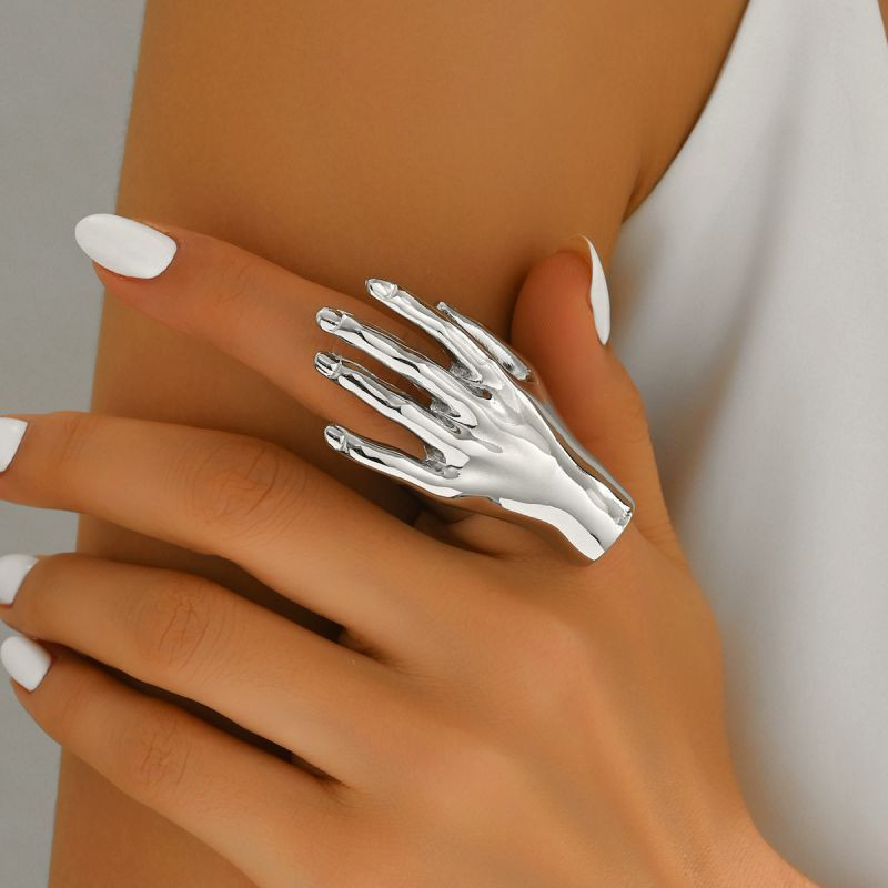 Кольцо в форме человеческой кисти CJT17358