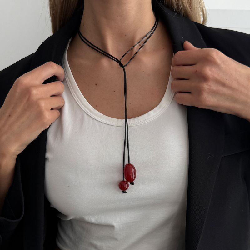 Лариат из тонкого шнура с жемчужными наконечниками CJT25634 Лариат из тонкого шнура с жемчужными наконечниками CJT25634