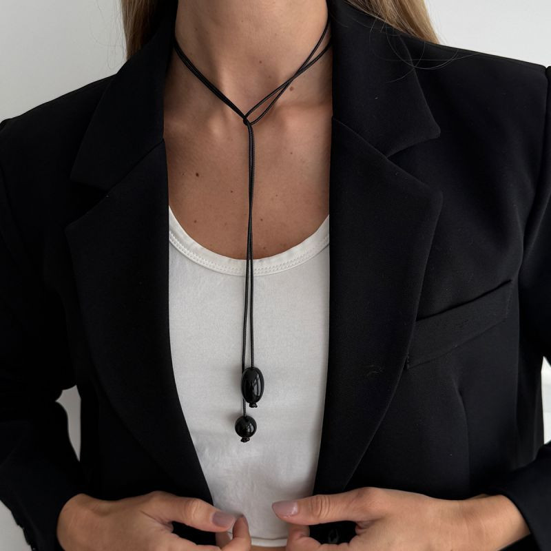 Лариат из тонкого шнура с жемчужными наконечниками CJT25634 Лариат из тонкого шнура с жемчужными наконечниками CJT25634