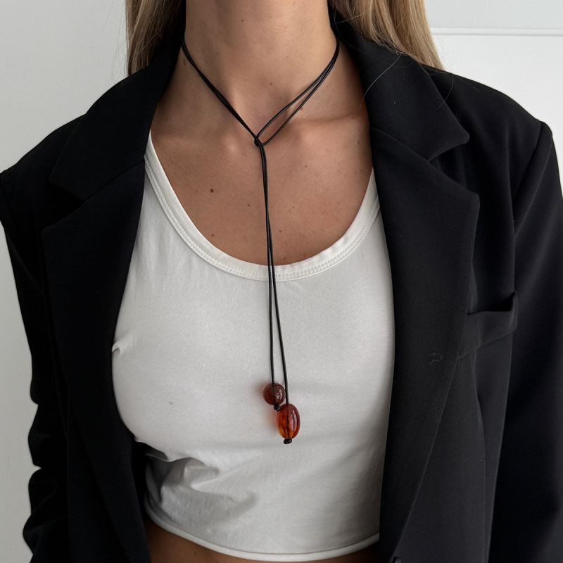 Лариат из тонкого шнура с жемчужными наконечниками CJT25634 Лариат из тонкого шнура с жемчужными наконечниками CJT25634