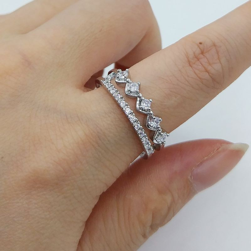 Двойное незамкнутое кольцо с мелкими кристаллами CJG26527