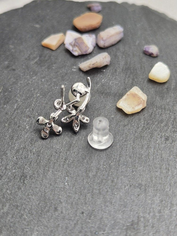 Серьги-гвоздики веточки с жемчужиной J10690CJJ