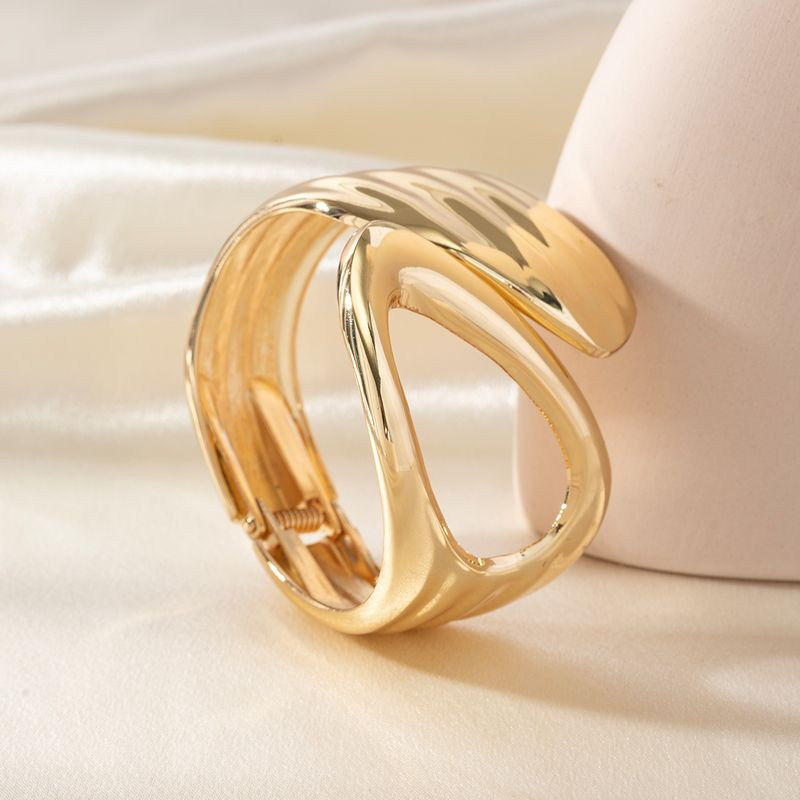 Браслет титановая сталь напыление золотом 1J12533CJJ Браслет титановая сталь напыление золотом 1J12533CJJ