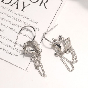 Серьги-пусеты в форме крыльев ангела со стразами и цепочками CJH38306