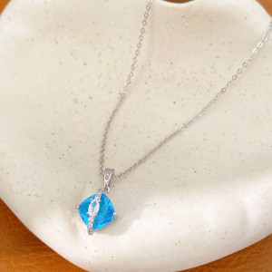 Серебряное колье с геометрией и цирконом CJZ18544
