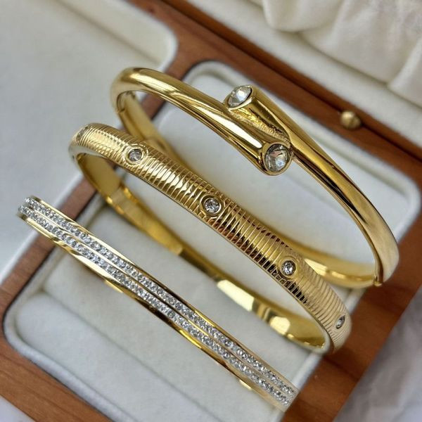 Браслет жесткий в форме гвоздя в серебристом исполнении CJL46804