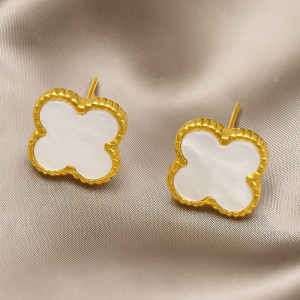 Серьги-пусеты Клевер с белым перламутром 1J10130(CJJ)