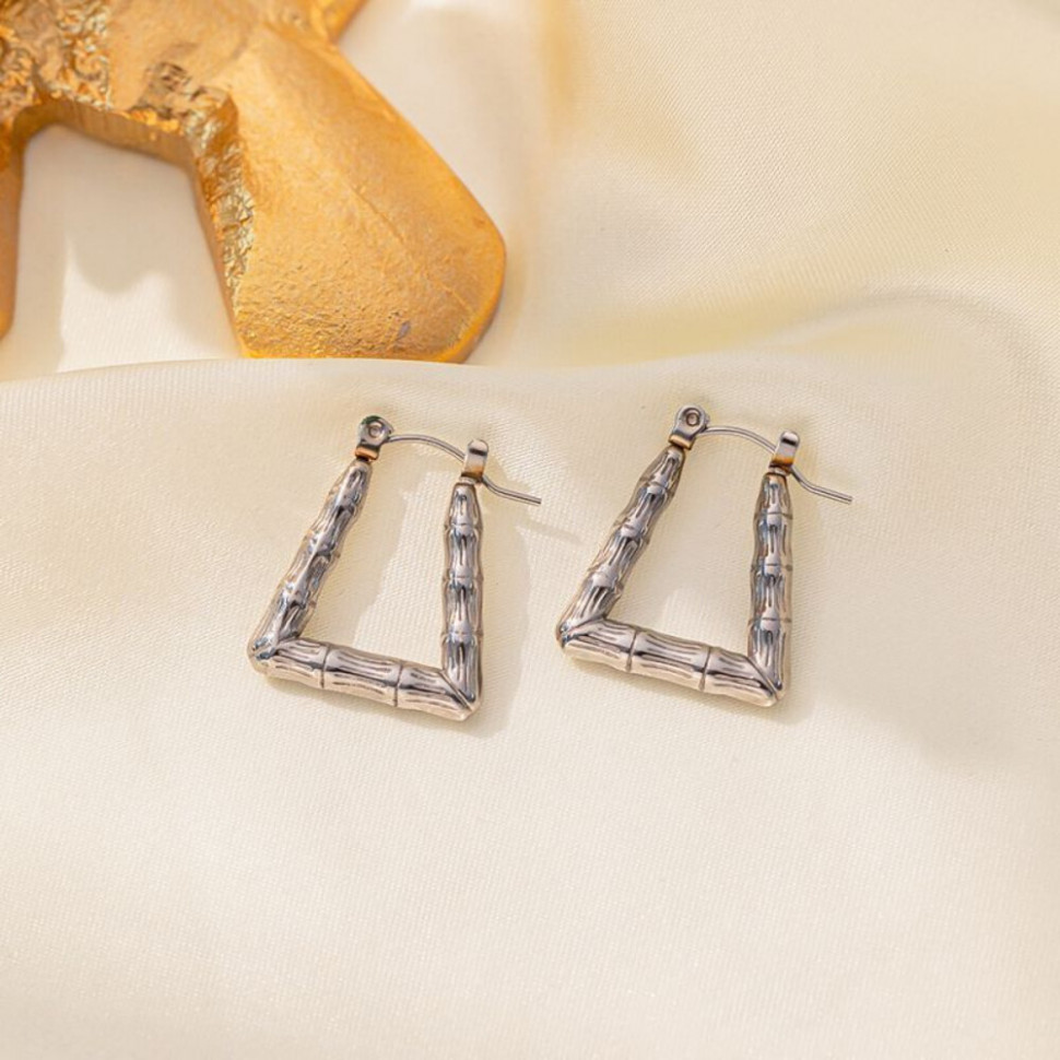 Серебристые трапециевидные серьги-кольца CJH31987