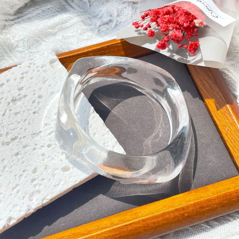 Браслет жесткий спиралевидный из прозрачного акрила CJR56920 Браслет жесткий спиралевидный из прозрачного акрила CJR56920