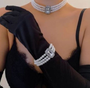 Широкий многослойный чокер-колье из жемчужных нитей с инкрустацией DNS10004