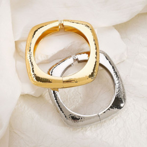 Браслет жесткий квадратной формы с глянцевым финишем CJL32281 Браслет жесткий квадратной формы с глянцевым финишем CJL32281