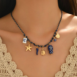 Черное многослойное колье-оберег с россыпью символичных шармов CJR61511