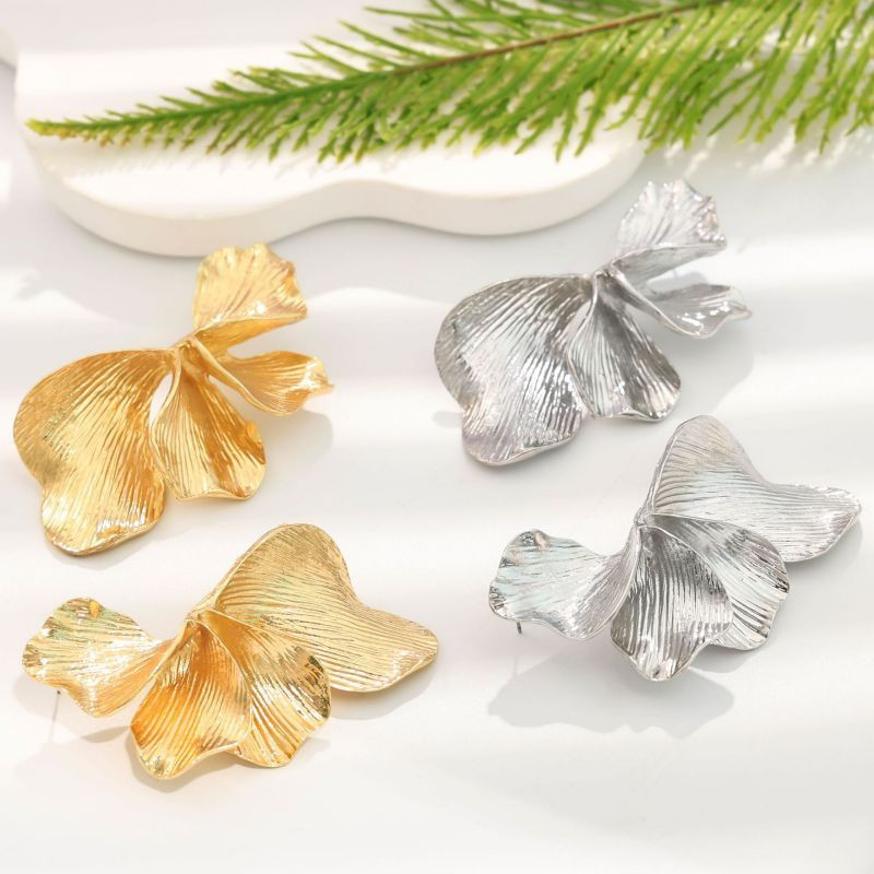 Воздушные серьги-пусеты объемные лепестки CJL97699