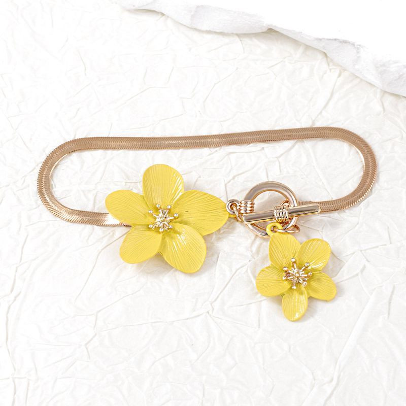 Браслет на ногу с крупными розовыми цветами CJM13090