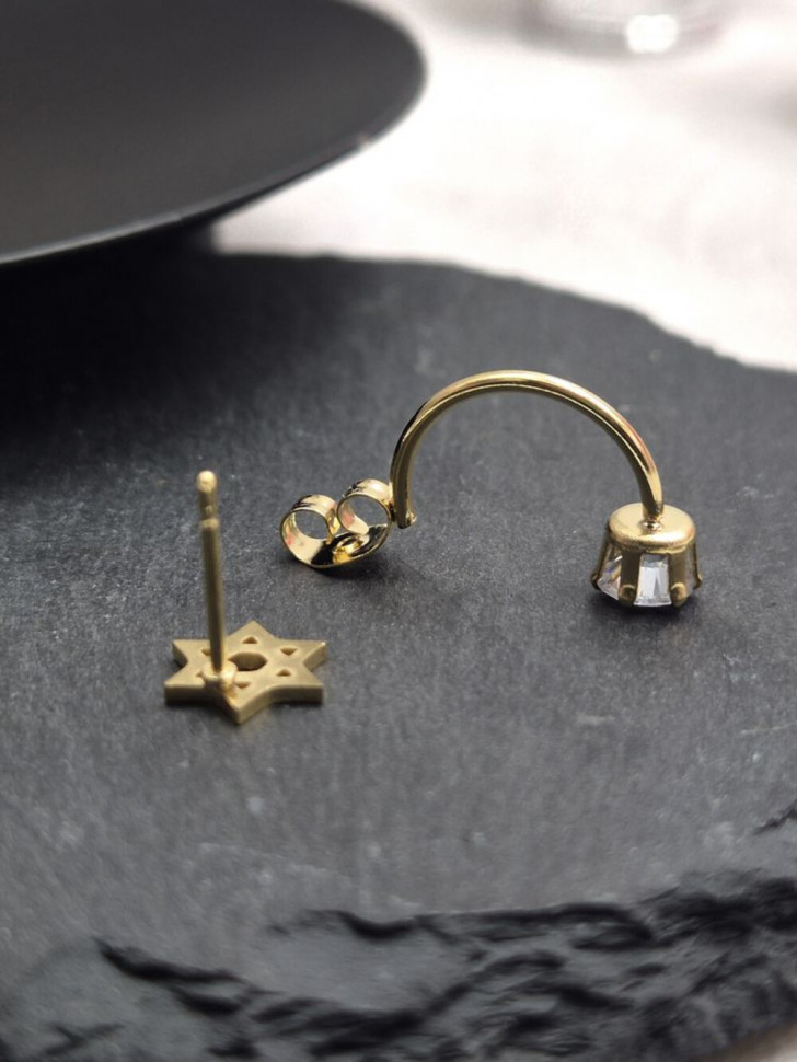 Серьги гвоздики звезда давида из стали с напылением золотом J11528CJJ Серьги гвоздики звезда давида из стали с напылением золотом J11528CJJ