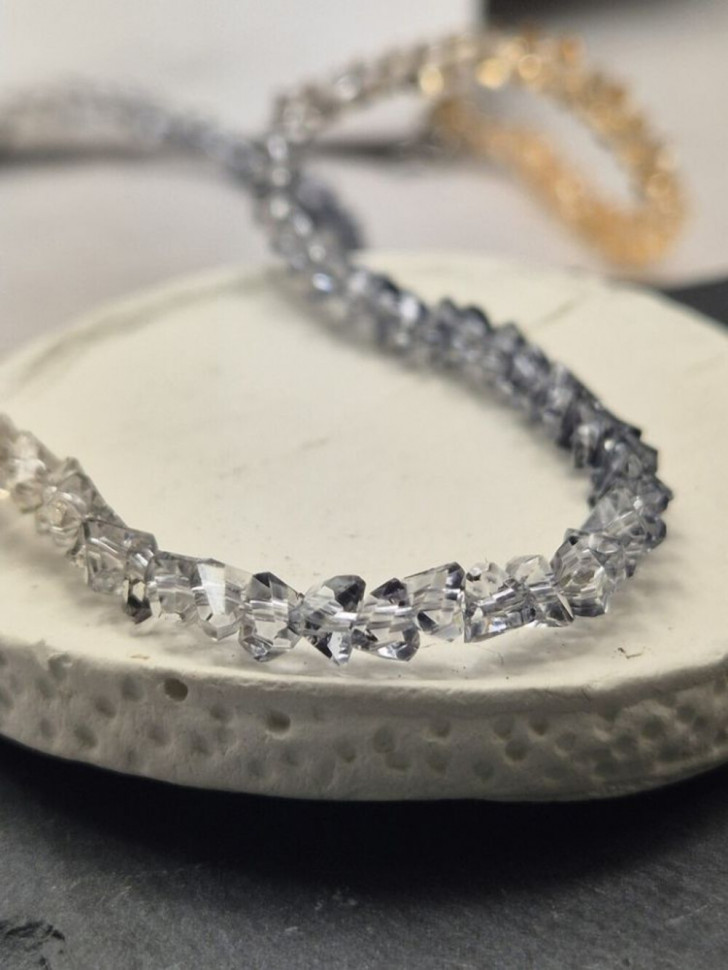 Двухцветная гибкая цепочка с текстурным плетением «змея» J10742CJJ