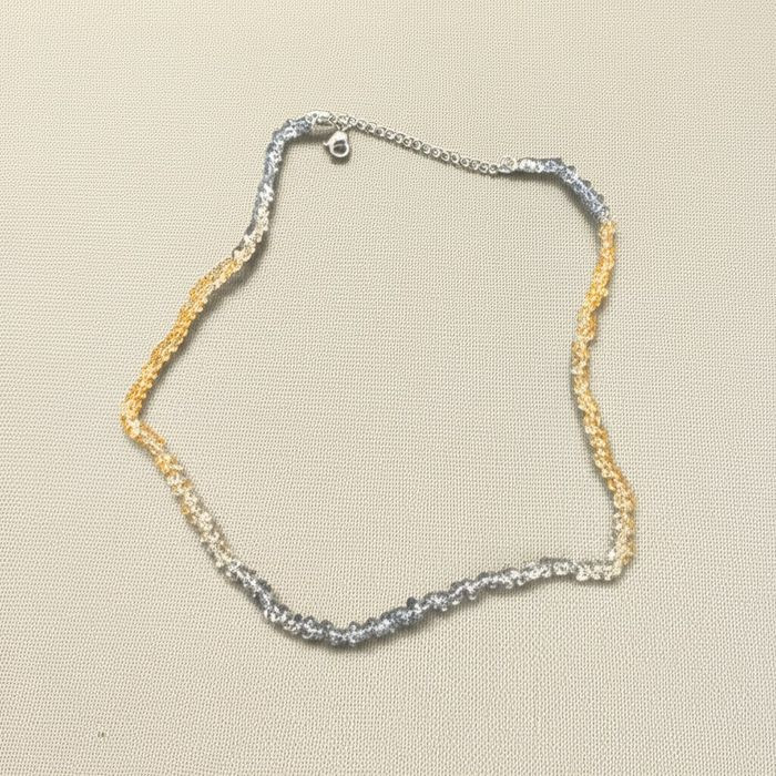 Двухцветная гибкая цепочка с текстурным плетением «змея» J10742CJJ