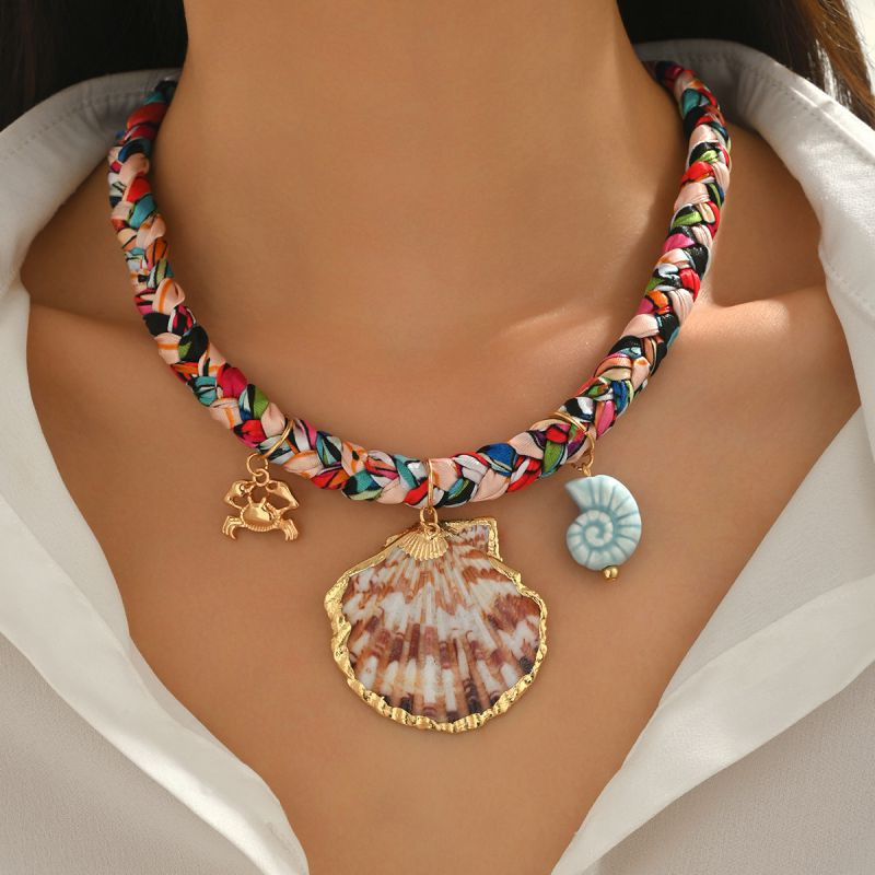 Плетеный многоцветный чокер с золотистыми ракушками и звездой CJR61516