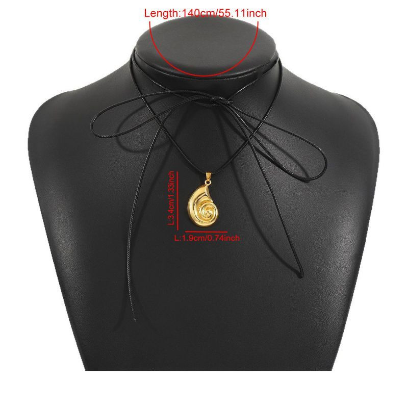 Черный лариат с подвеской в форме золотистой ракушки CJL32269