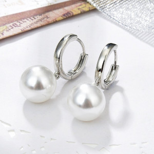Серьги-кольца с жемчугом серебристые CJC90521 Серьги-кольца с жемчугом серебристые CJC90521