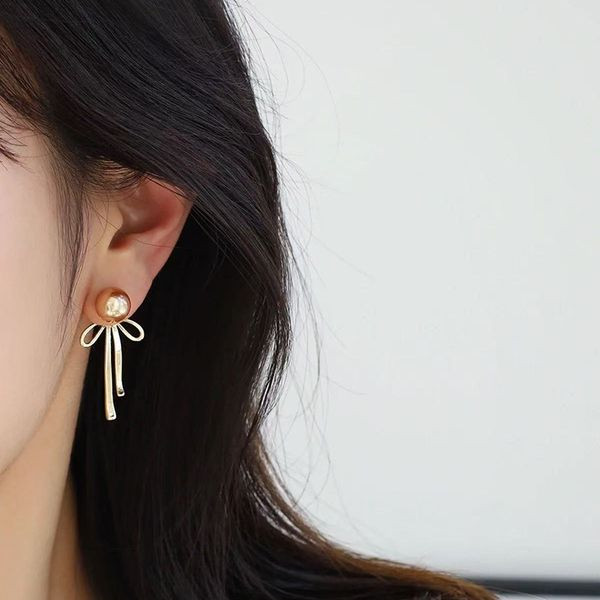 Серьги-банты с золотистыми бусинами CJL40824