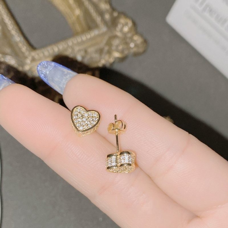 Серьги-пусеты Сердца со стразами CJC91398 Серьги-пусеты Сердца со стразами CJC91398