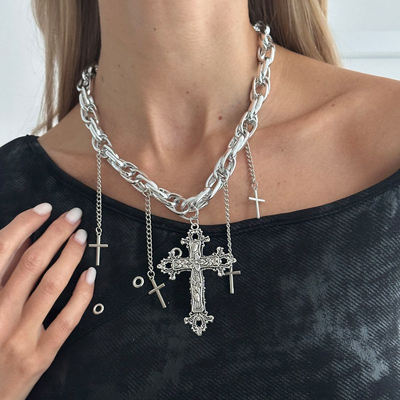 Массивное готическое колье с инкрустированным крестом CJS98352