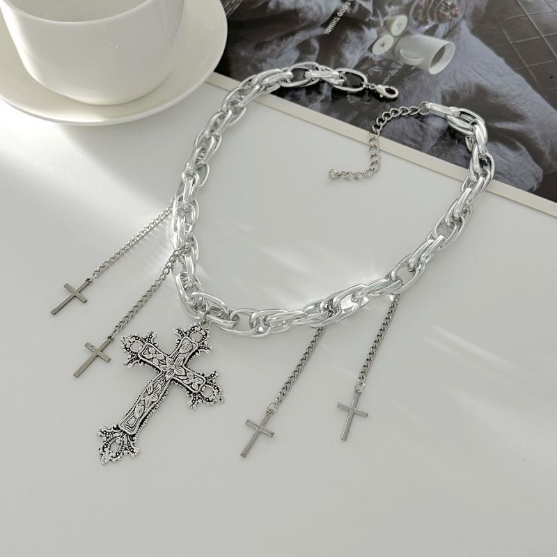 Массивное готическое колье с инкрустированным крестом CJS98352