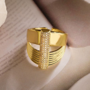 Кольцо широкое с вертикальной вставкой из камней CJD00844 Кольцо широкое с вертикальной вставкой из камней CJD00844