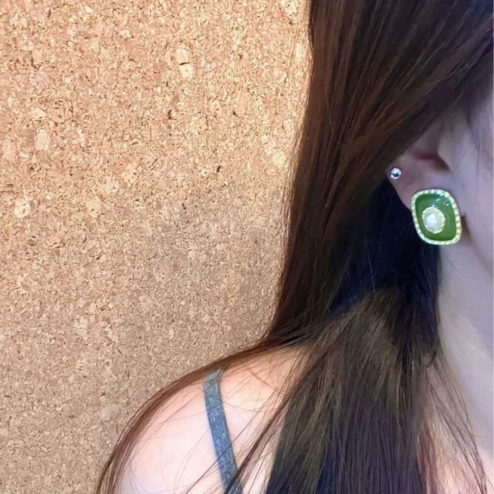 Винтажные серьги-пусеты Зеленая эмаль и жемчуг в золоте 1J10579CJJ