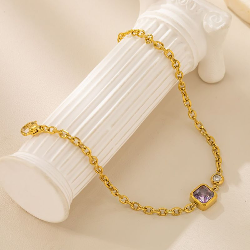 Браслет тонкий с изящным центральным кристаллом CJN40330