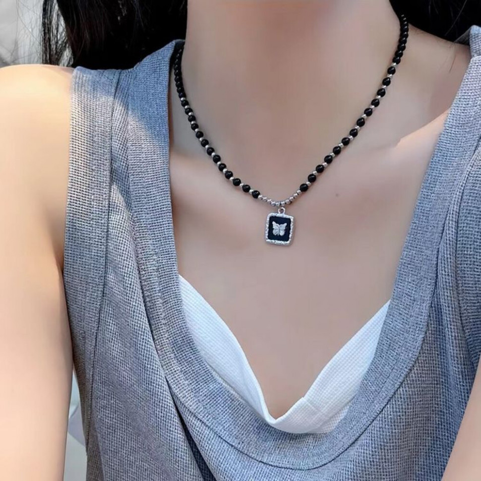 Колье из черного бисера с прямоугольным кулоном J11430CJJ Колье из черного бисера с прямоугольным кулоном J11430CJJ