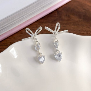 Серьги-гвоздики с бантом и подвесной вставкой CJD81444