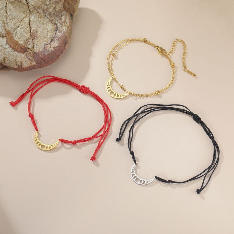 Браслет нитевой с изящным золотистым полумесяцем CJU10678