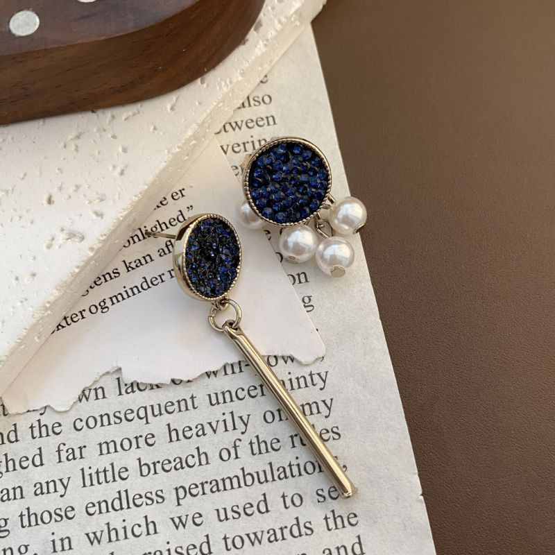 Серебристые серьги с длинными кистями и стразами CJX78519