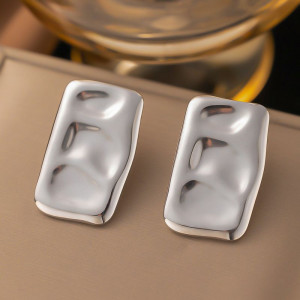 Трендовые серьги-пусеты из «мятого» металла 1J11837CJJ