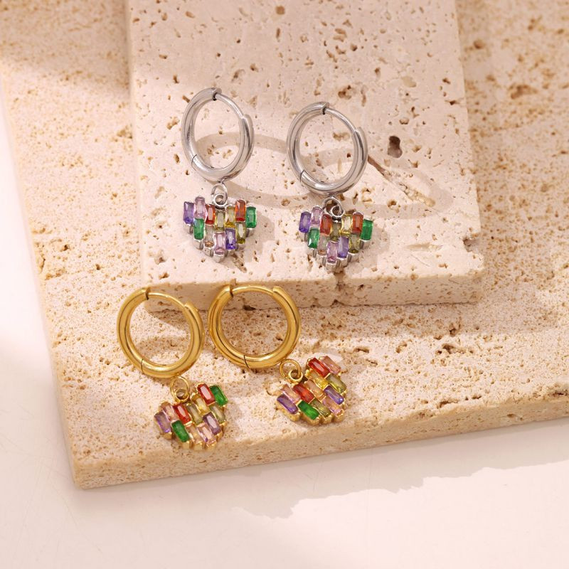 Серьги-кольца с разноцветными сердцами CJR59776