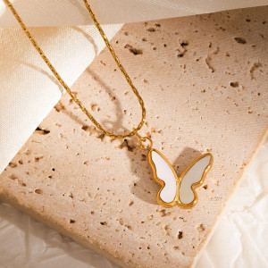 Золотистая цепочка с бабочкой и камнем CJN43047 Золотистая цепочка с бабочкой и камнем CJN43047