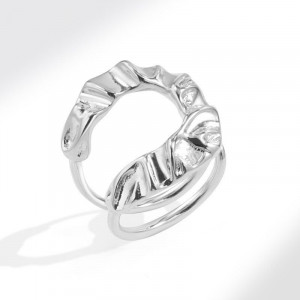 Кольцо разомкнутое с фактурным рельефом и прорезью CJC14240