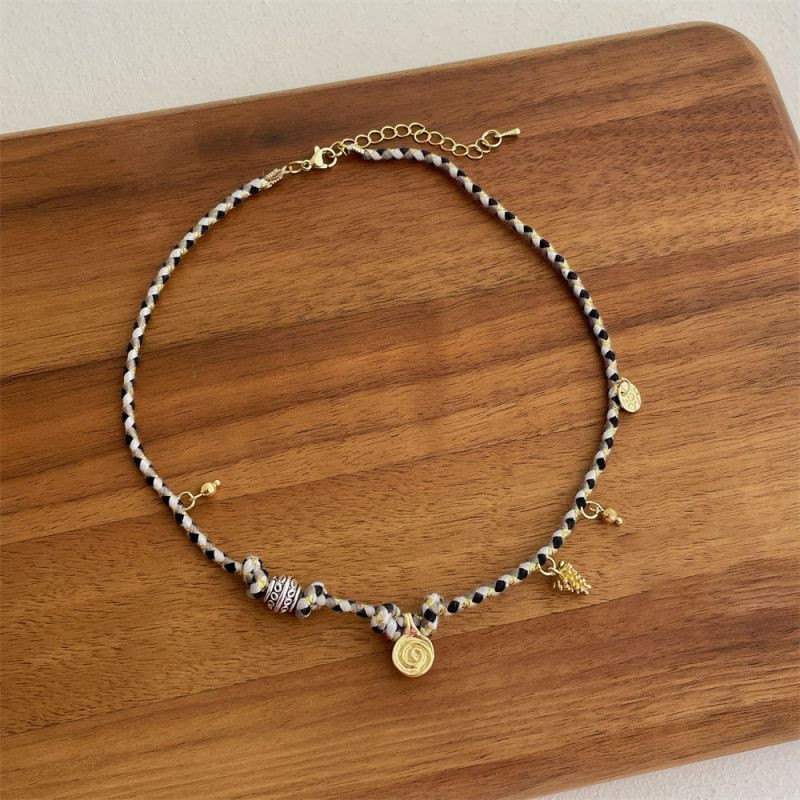 Тонкая цепочка с ажурной подвеской в форме цветка CJP41099