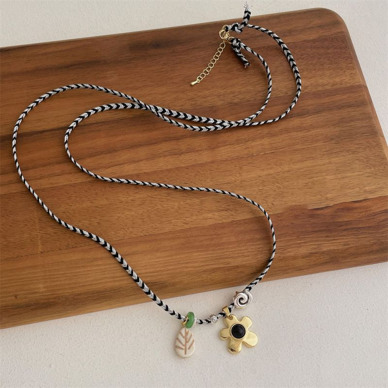 Тонкая цепочка с ажурной подвеской в форме цветка CJP41099