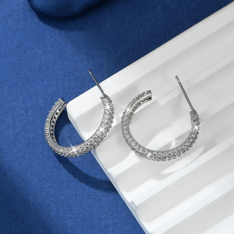 Тонкие серьги-кольца с дорожкой камней CJL32160