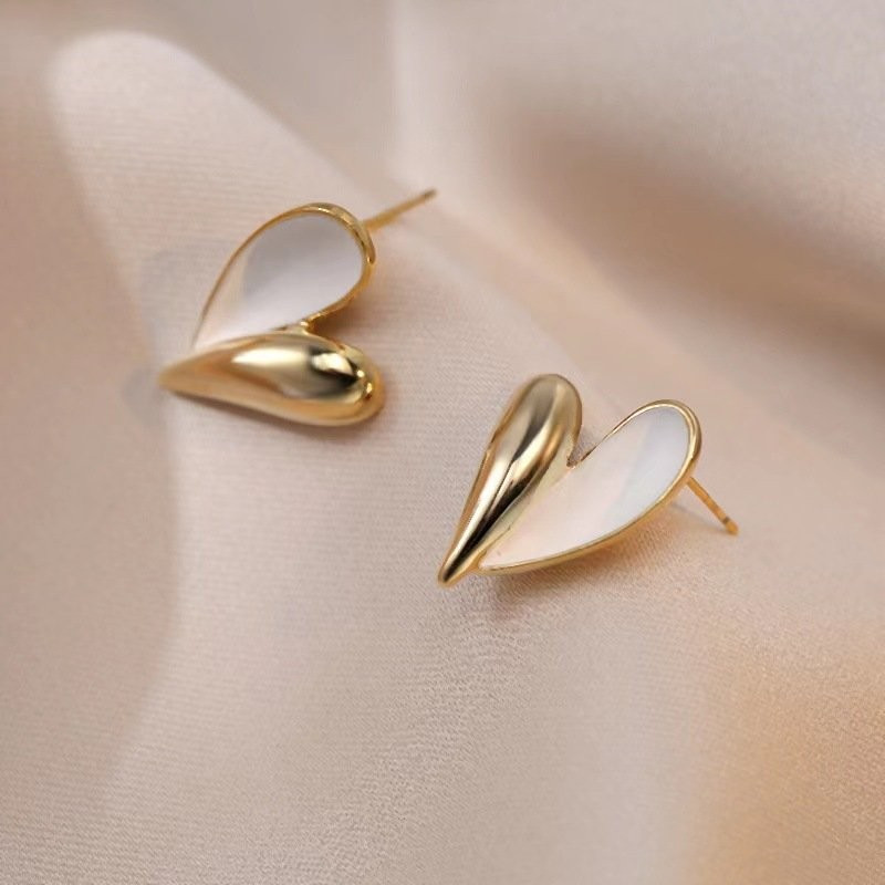 Серьги Сердца с белой эмалью CJC64347