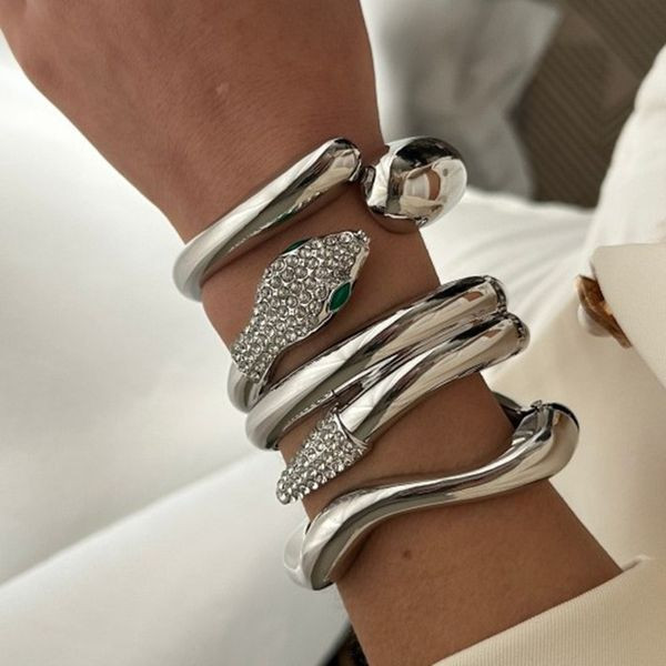 Браслет жесткий разомкнутый с объемными наконечниками CJL61597