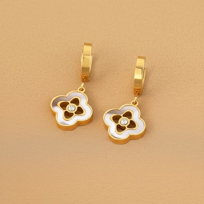 Золотистые серьги-кольца с белым клевером 1J10897CJJ Золотистые серьги-кольца с белым клевером 1J10897CJJ